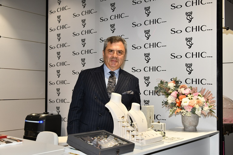 Hakan Sezgin : �So Ch�c  Türkiye�de Laboratuvar P�rlantas� Sat��� Yapan �lk Zincir Markas�d�r�